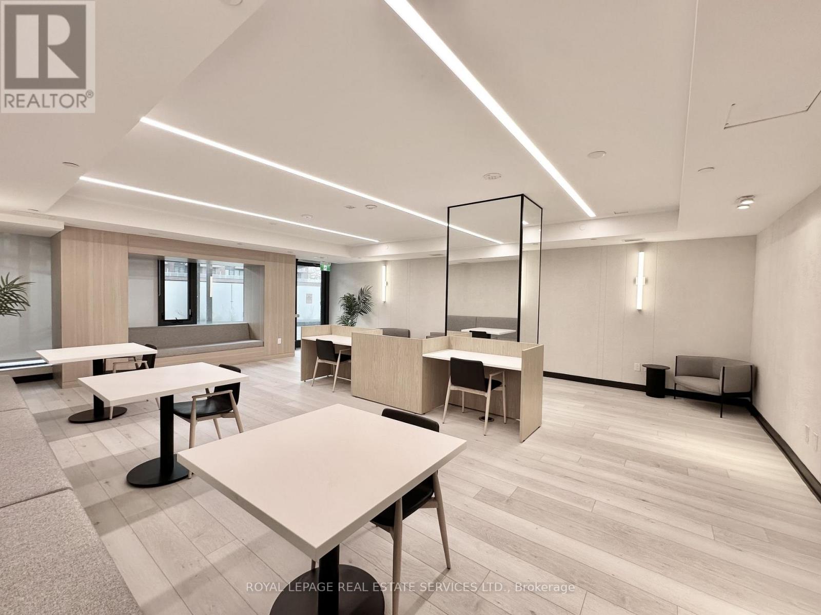 218 - 215 Lakeshore Road W, Mississauga, Ontario  L5H 0A7 - Photo 17 - W12910064