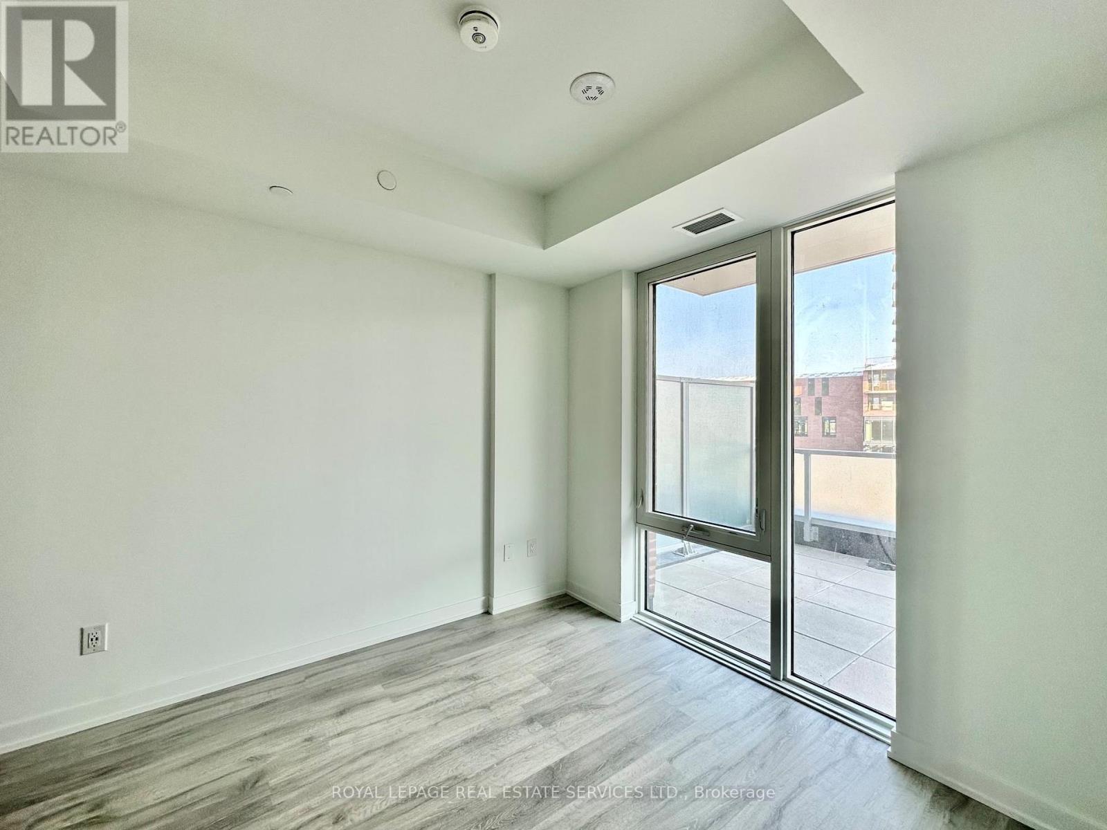 218 - 215 Lakeshore Road W, Mississauga, Ontario  L5H 0A7 - Photo 4 - W12910064