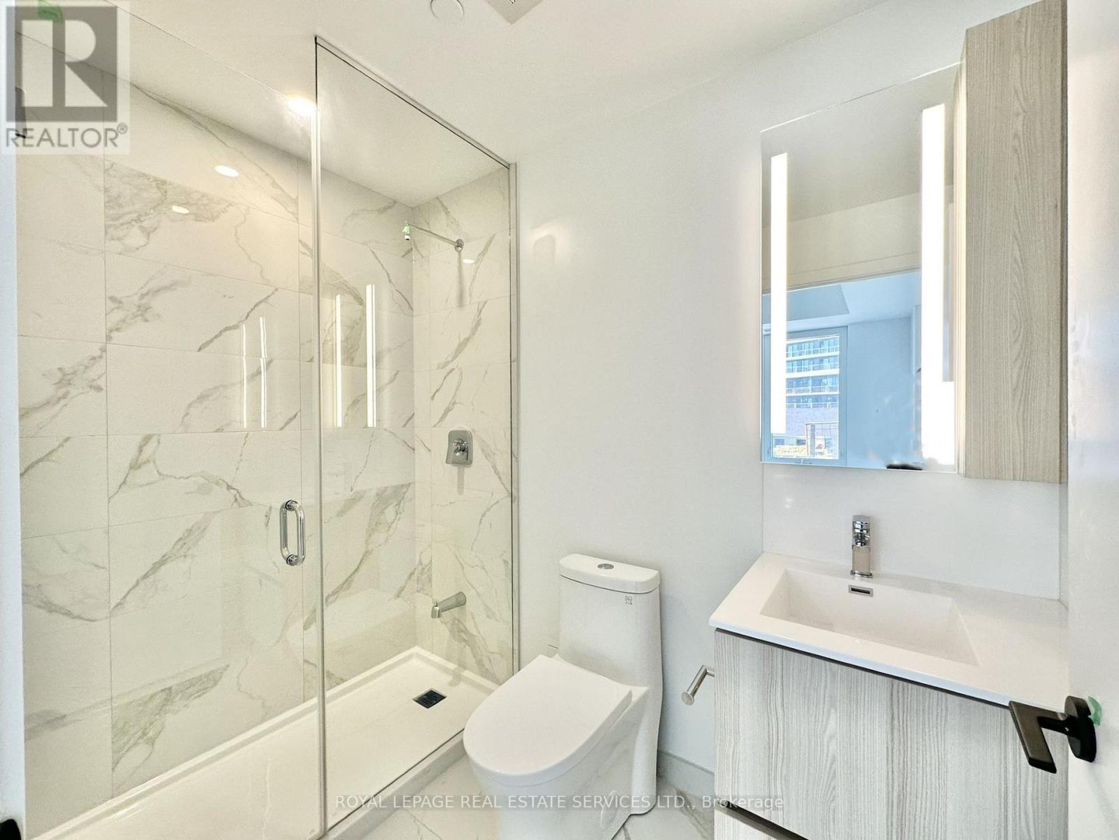 218 - 215 Lakeshore Road W, Mississauga, Ontario  L5H 0A7 - Photo 5 - W12910064