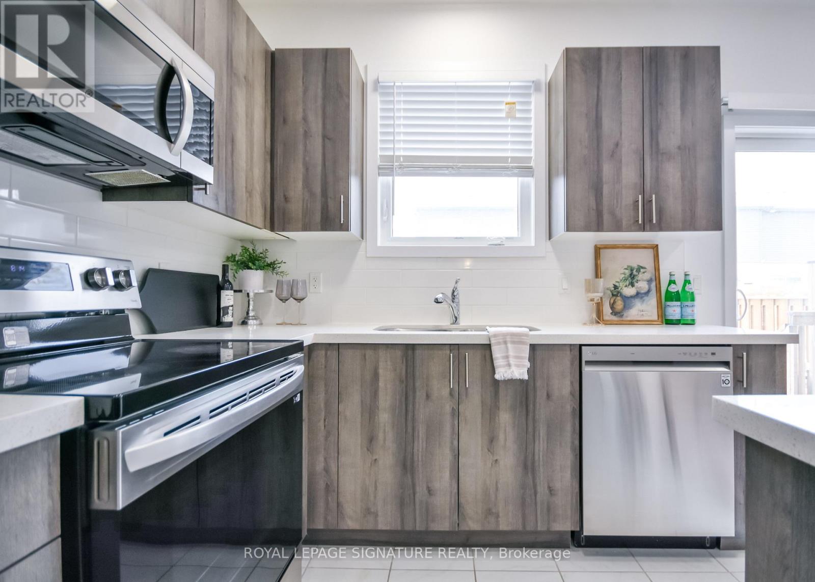 23 Turnberry Lane, Barrie, Ontario  L9J 0M8 - Photo 10 - S12910000