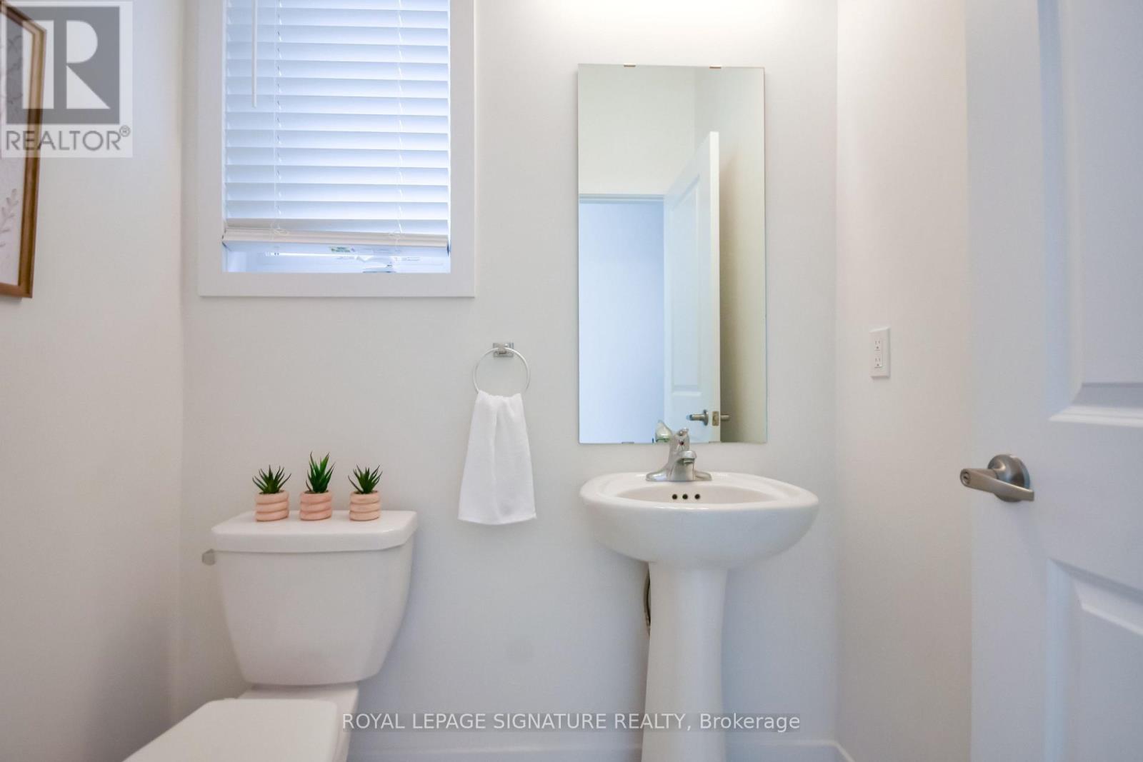 23 Turnberry Lane, Barrie, Ontario  L9J 0M8 - Photo 5 - S12910000