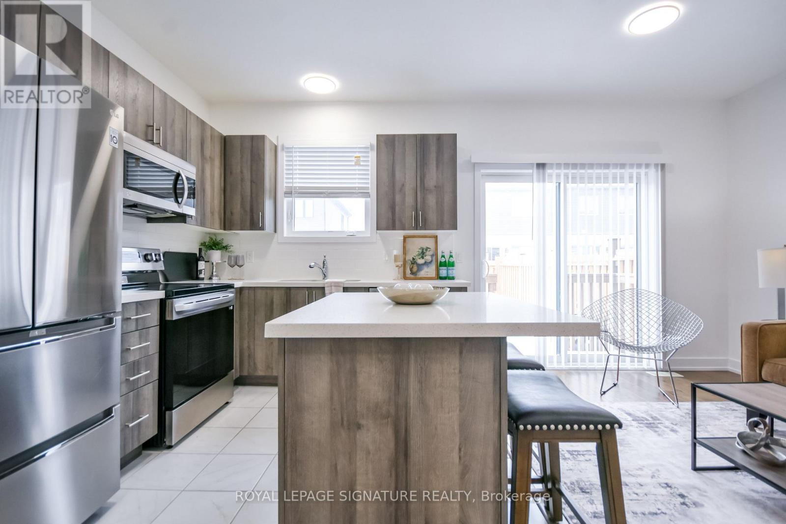 23 Turnberry Lane, Barrie, Ontario  L9J 0M8 - Photo 9 - S12910000