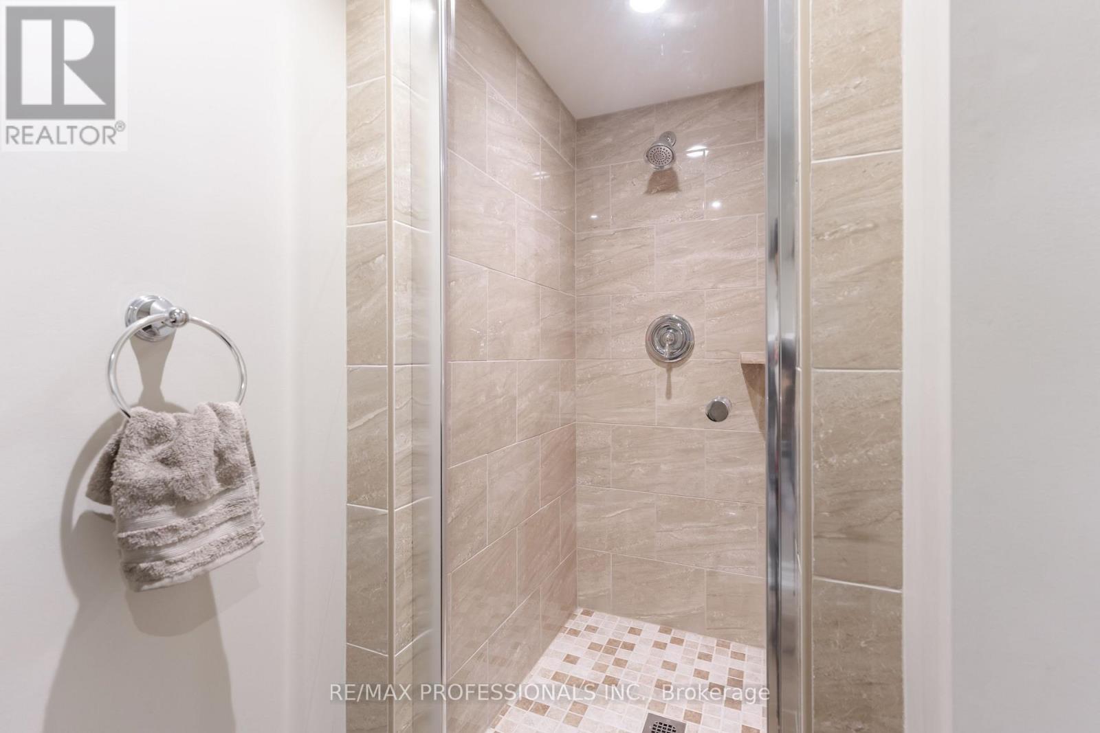 745 Glengrove Avenue W, Toronto, Ontario  M6B 2J7 - Photo 23 - W12910082