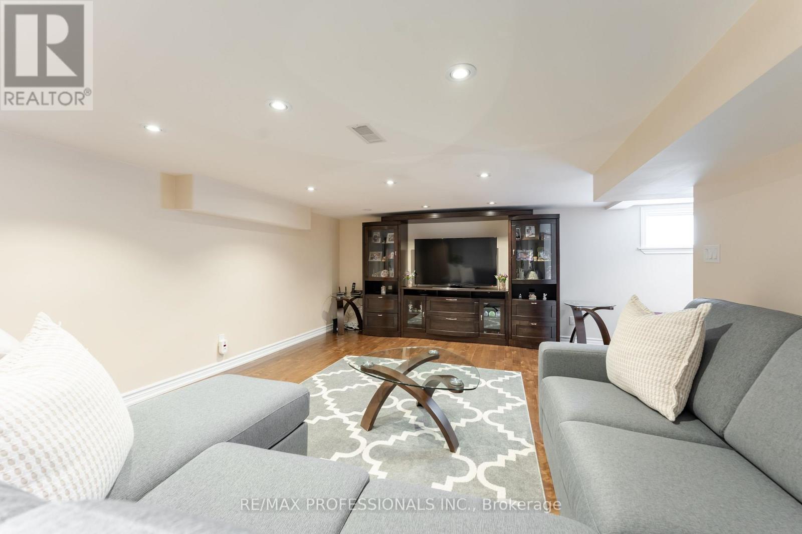 745 Glengrove Avenue W, Toronto, Ontario  M6B 2J7 - Photo 38 - W12910082