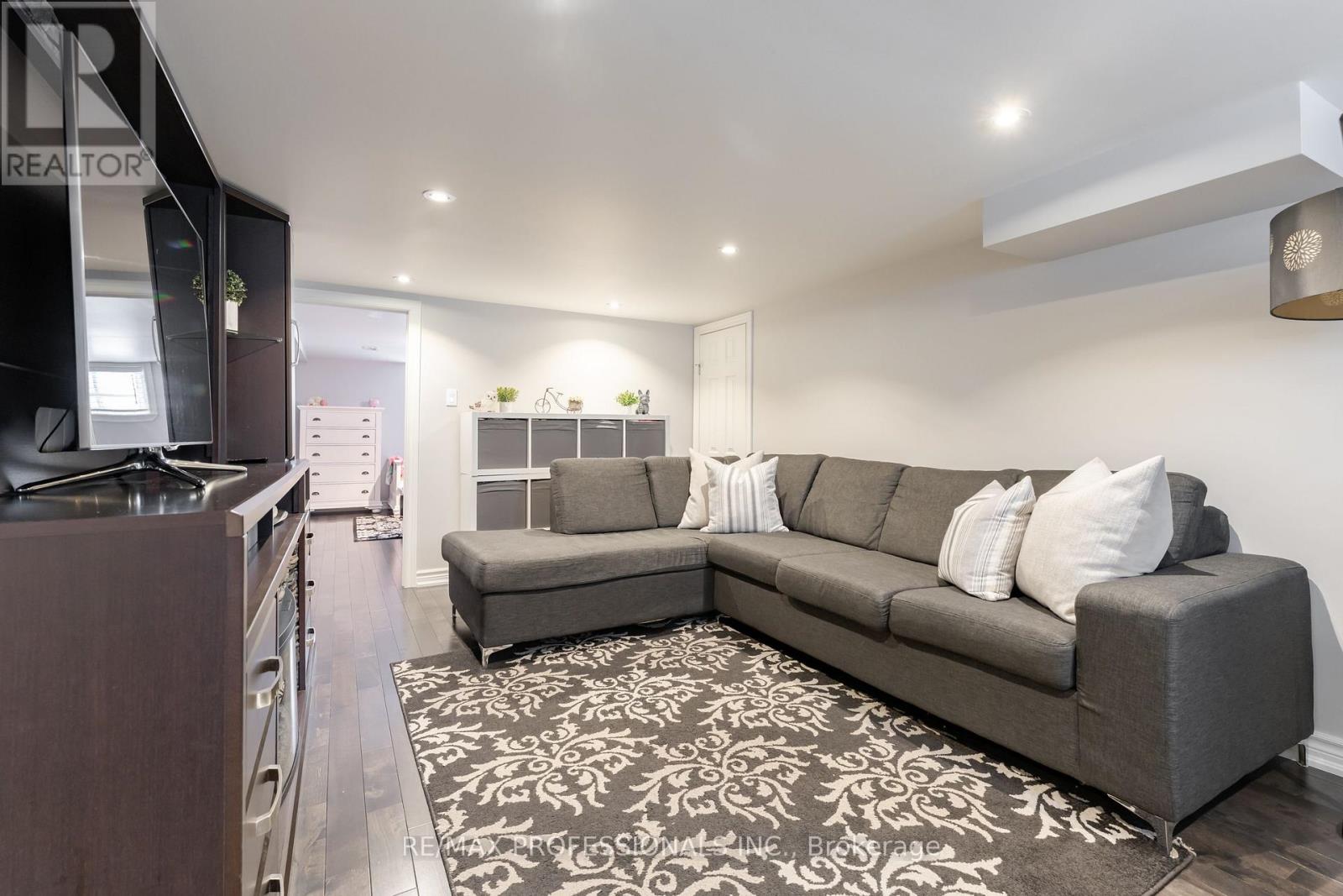 745 Glengrove Avenue W, Toronto, Ontario  M6B 2J7 - Photo 19 - W12910082