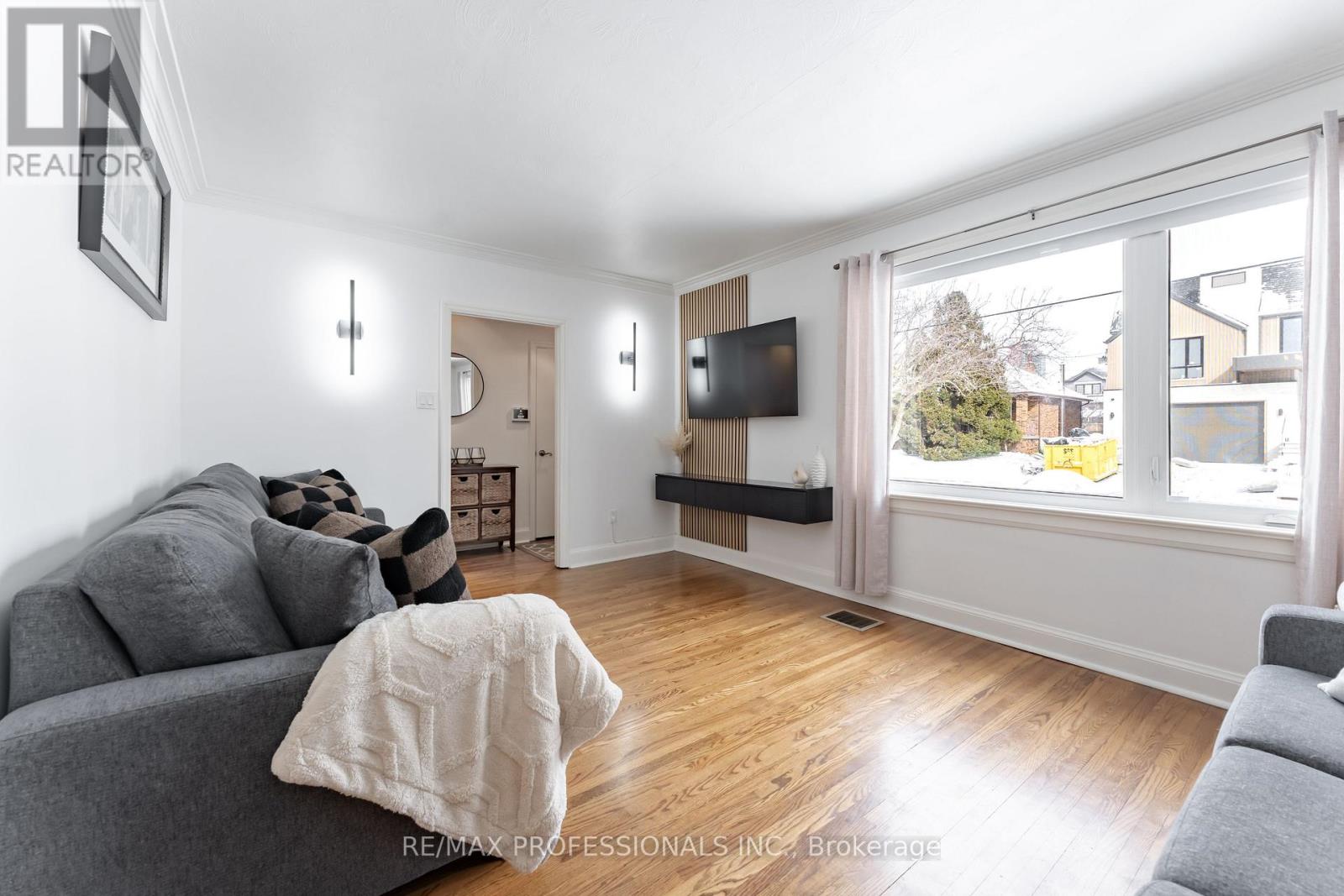 745 Glengrove Avenue W, Toronto, Ontario  M6B 2J7 - Photo 8 - W12910082