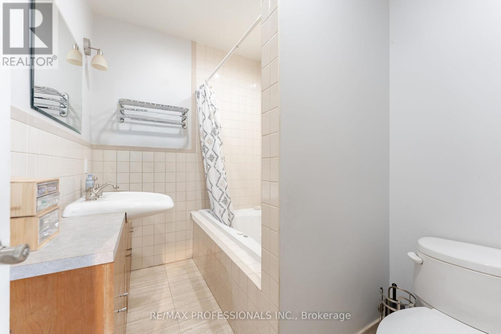 745 Glengrove Avenue W, Toronto, Ontario  M6B 2J7 - Photo 17 - W12910082