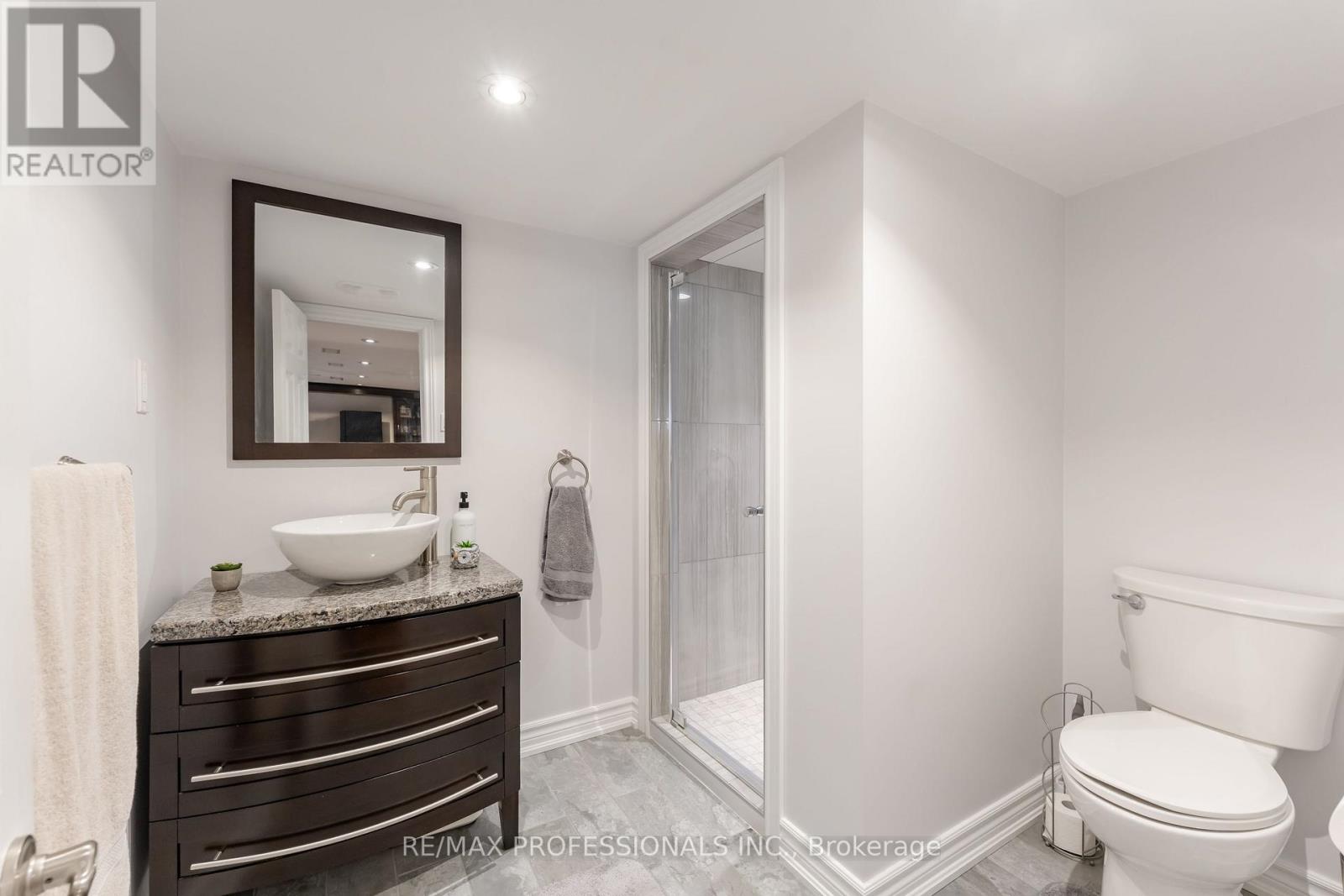 745 Glengrove Avenue W, Toronto, Ontario  M6B 2J7 - Photo 39 - W12910082