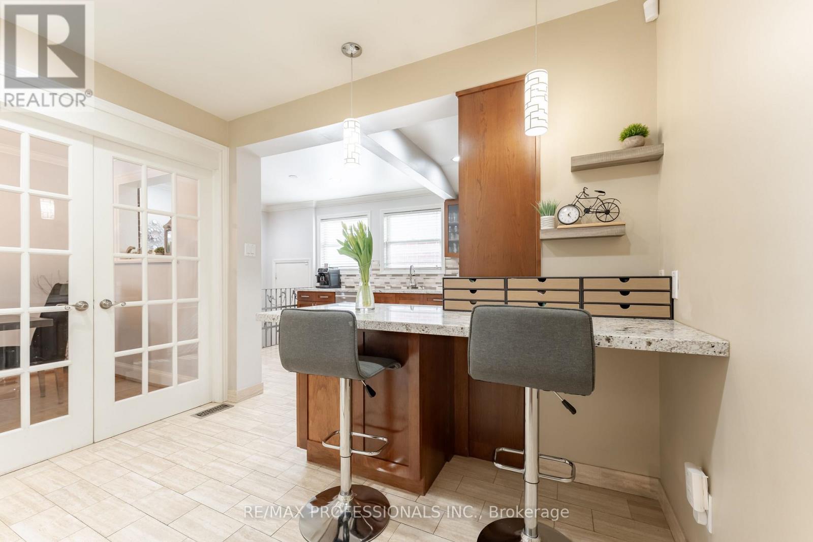 745 Glengrove Avenue W, Toronto, Ontario  M6B 2J7 - Photo 12 - W12910082