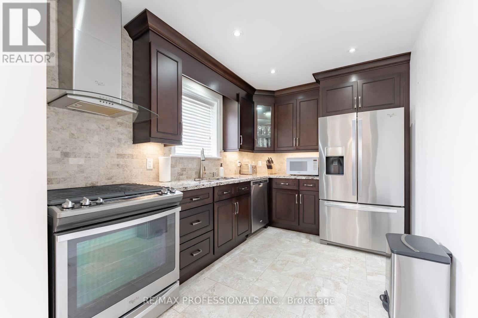 745 Glengrove Avenue W, Toronto, Ontario  M6B 2J7 - Photo 29 - W12910082