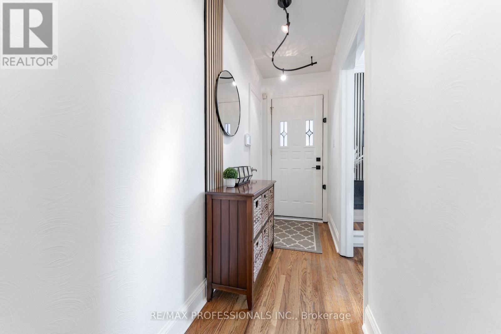 745 Glengrove Avenue W, Toronto, Ontario  M6B 2J7 - Photo 5 - W12910082