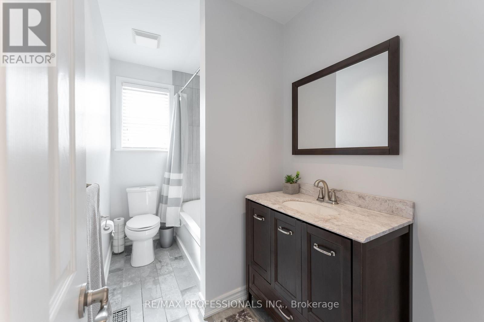 745 Glengrove Avenue W, Toronto, Ontario  M6B 2J7 - Photo 35 - W12910082