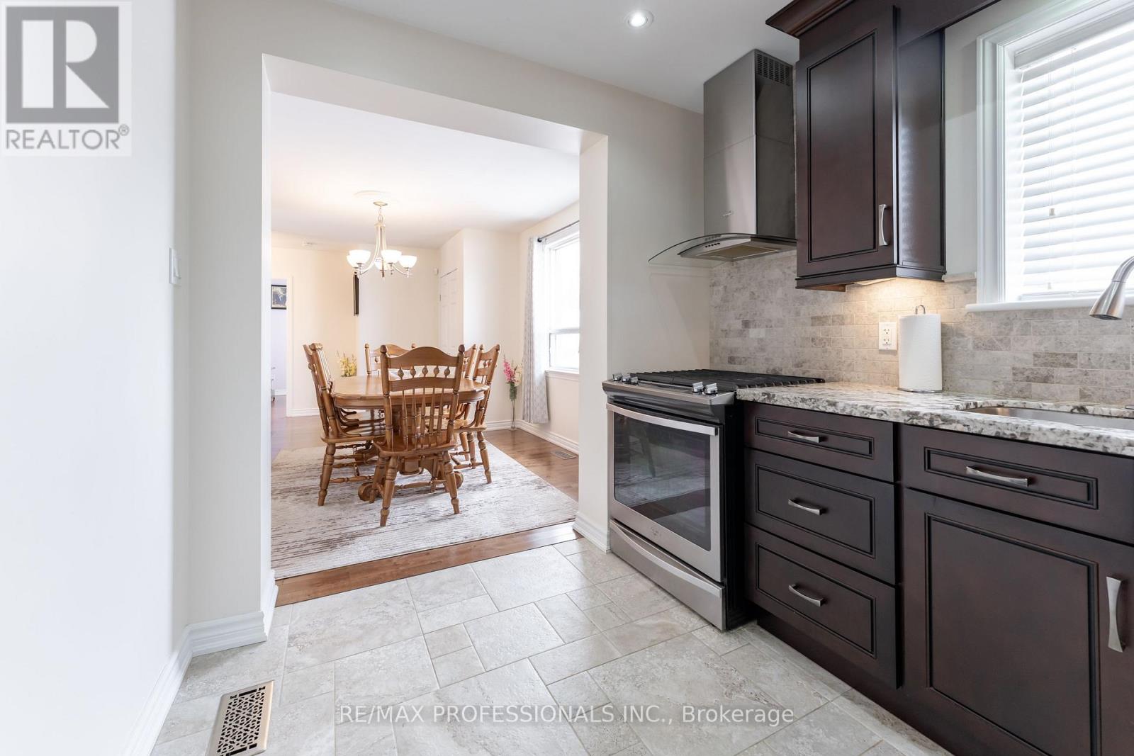 745 Glengrove Avenue W, Toronto, Ontario  M6B 2J7 - Photo 31 - W12910082