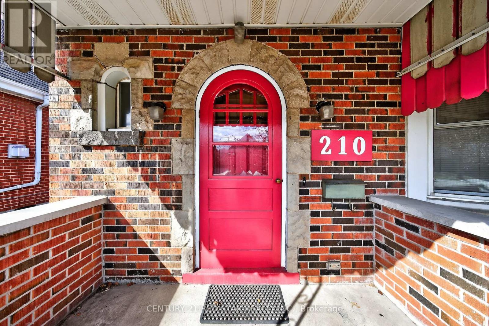 210 Huxley Avenue S, Hamilton, Ontario  L8K 2R3 - Photo 4 - X12881052
