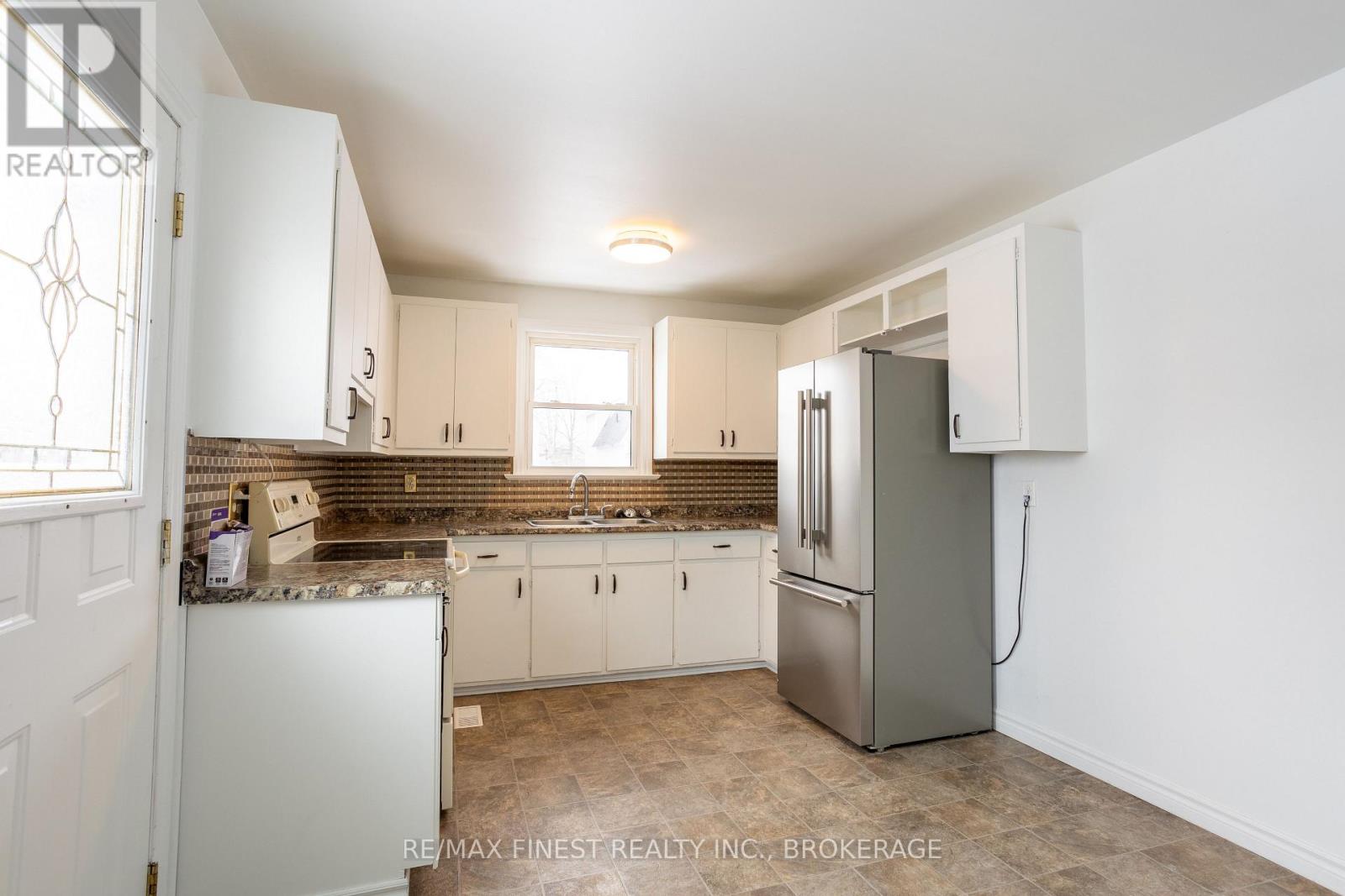 559 Macdonnell Street, Kingston, Ontario  K7K 4W9 - Photo 4 - X12812510