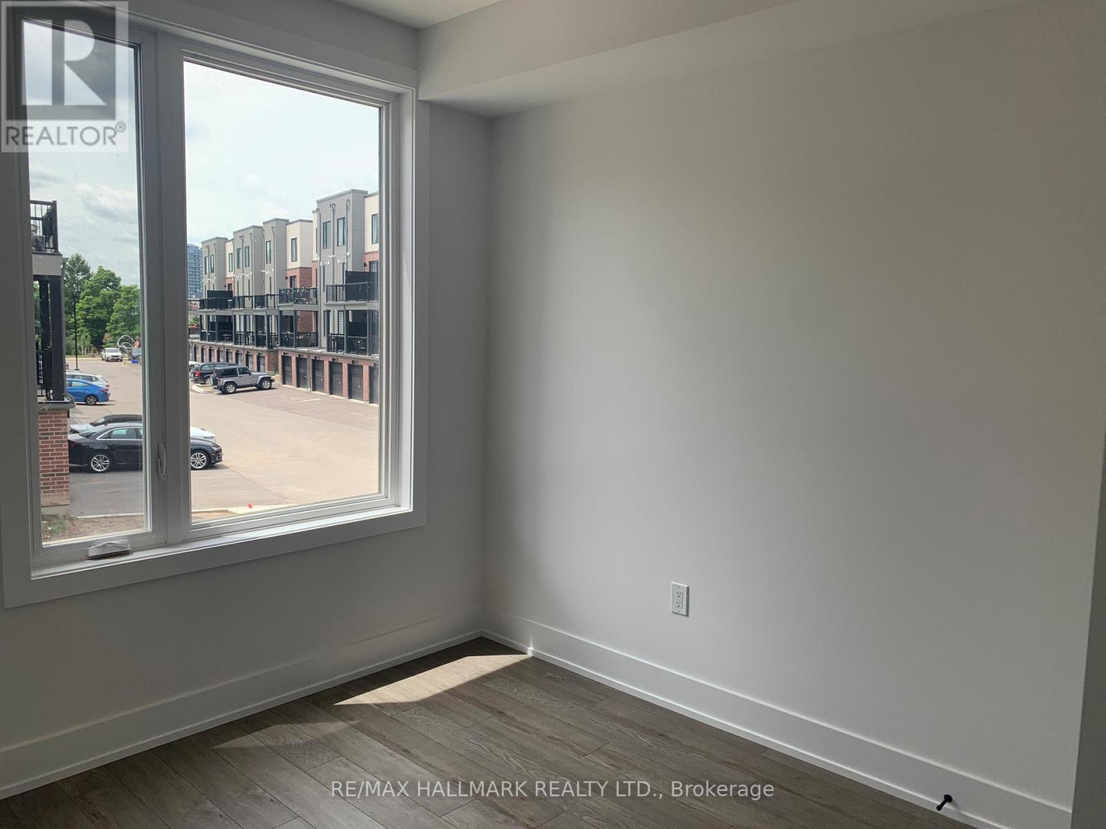 51 - 99 Roger Street, Waterloo, Ontario  N2J 0G1 - Photo 2 - X12909982