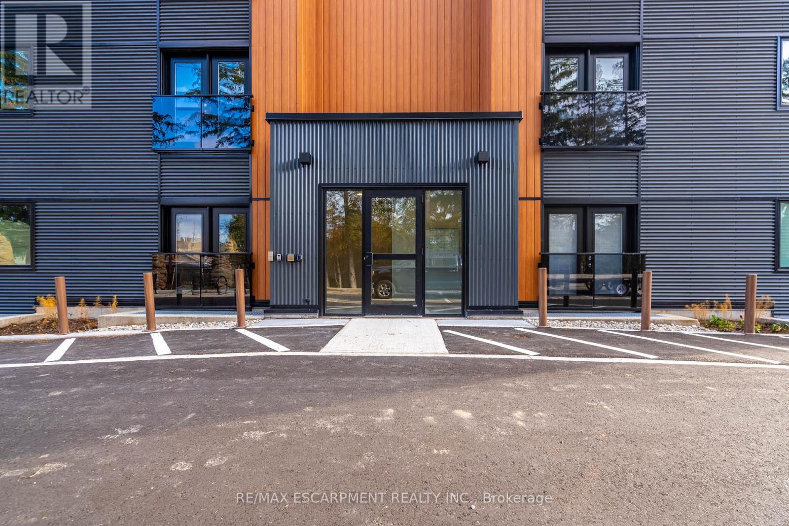 304 - 259 King Street E, Hamilton (Stoney Creek), Ontario  L8G 1M1 - Photo 2 - X12910034