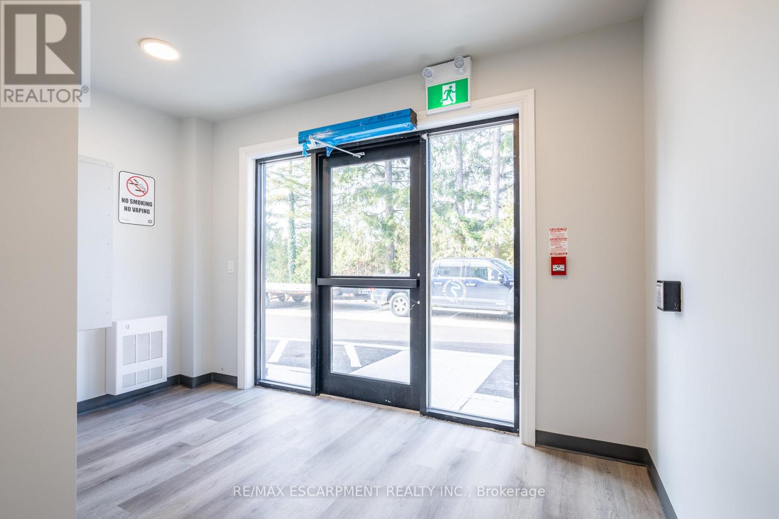 304 - 259 King Street E, Hamilton (Stoney Creek), Ontario  L8G 1M1 - Photo 3 - X12910034