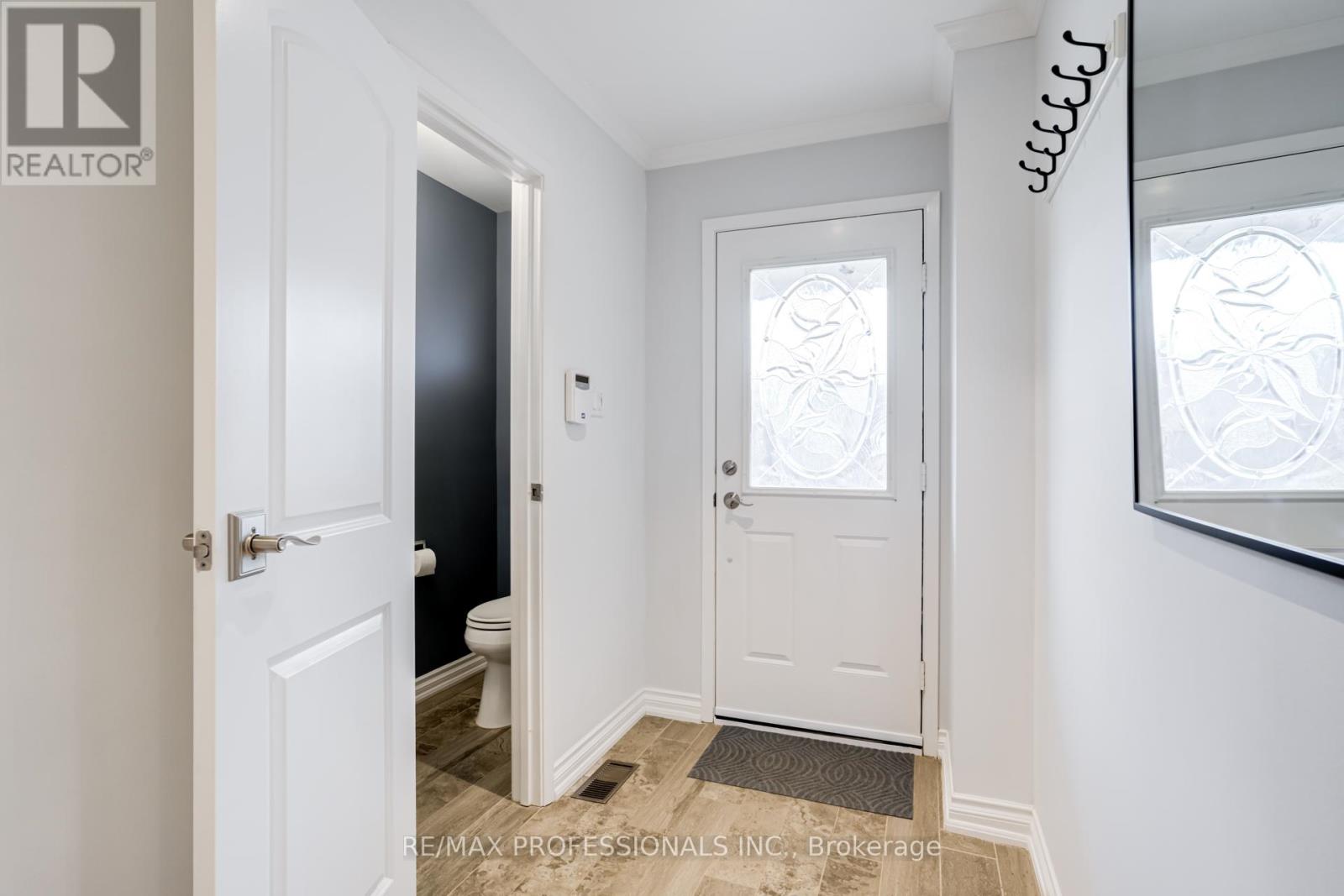 188 Lisa Crescent, Vaughan, Ontario L4J 2N3 - Photo 2 - N12907678