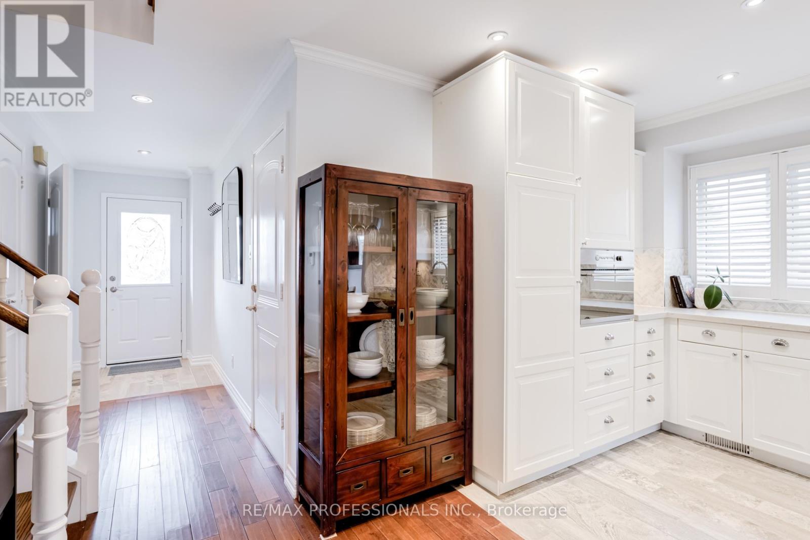 188 Lisa Crescent, Vaughan, Ontario L4J 2N3 - Photo 4 - N12907678