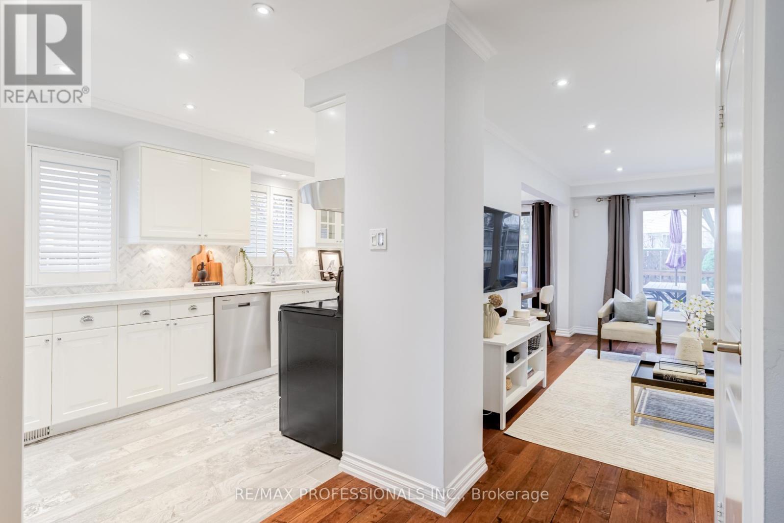 188 Lisa Crescent, Vaughan, Ontario L4J 2N3 - Photo 5 - N12907678