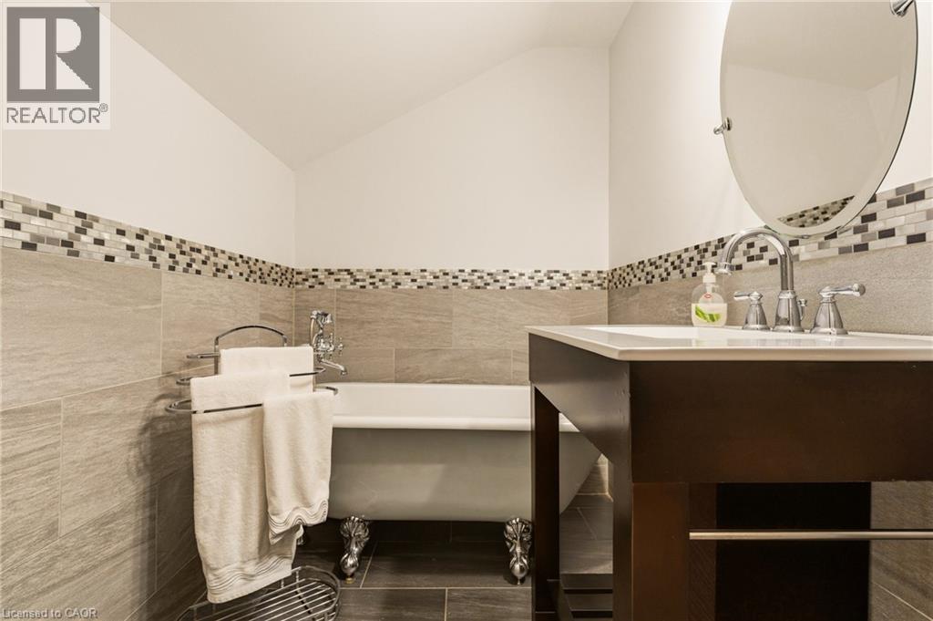 243 Hatt Street, Dundas, Ontario  L9H 2H1 - Photo 15 - 40813622