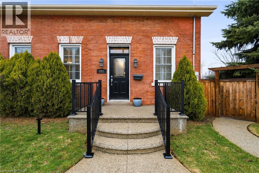 243 Hatt Street, Dundas, Ontario  L9H 2H1 - Photo 3 - 40813622