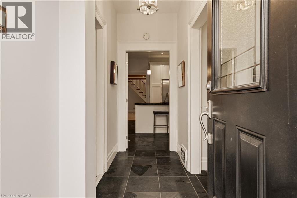 243 Hatt Street, Dundas, Ontario  L9H 2H1 - Photo 4 - 40813622