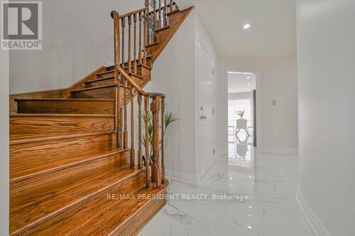 3 Rambling Oak Drive, Brampton, Ontario L7A 3X4 - Photo 3 - W12903616