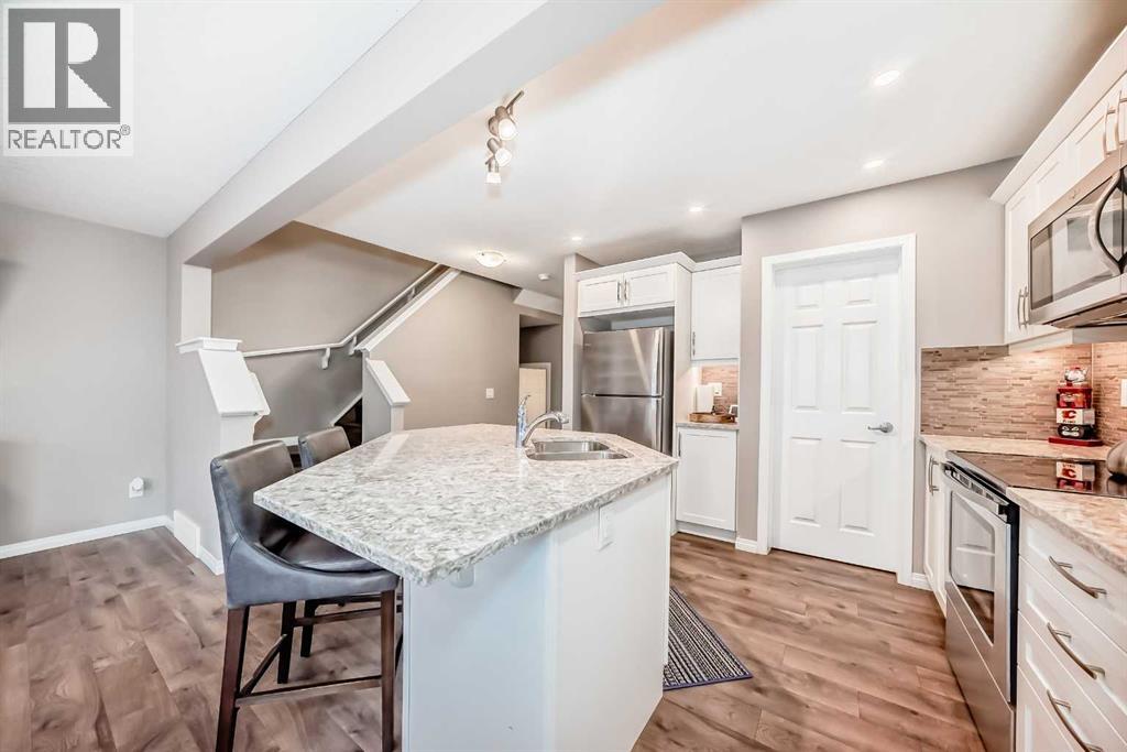 82 Hillcrest Square SW, Airdrie, Alberta  T4B 4H9 - Photo 7 - A2285277