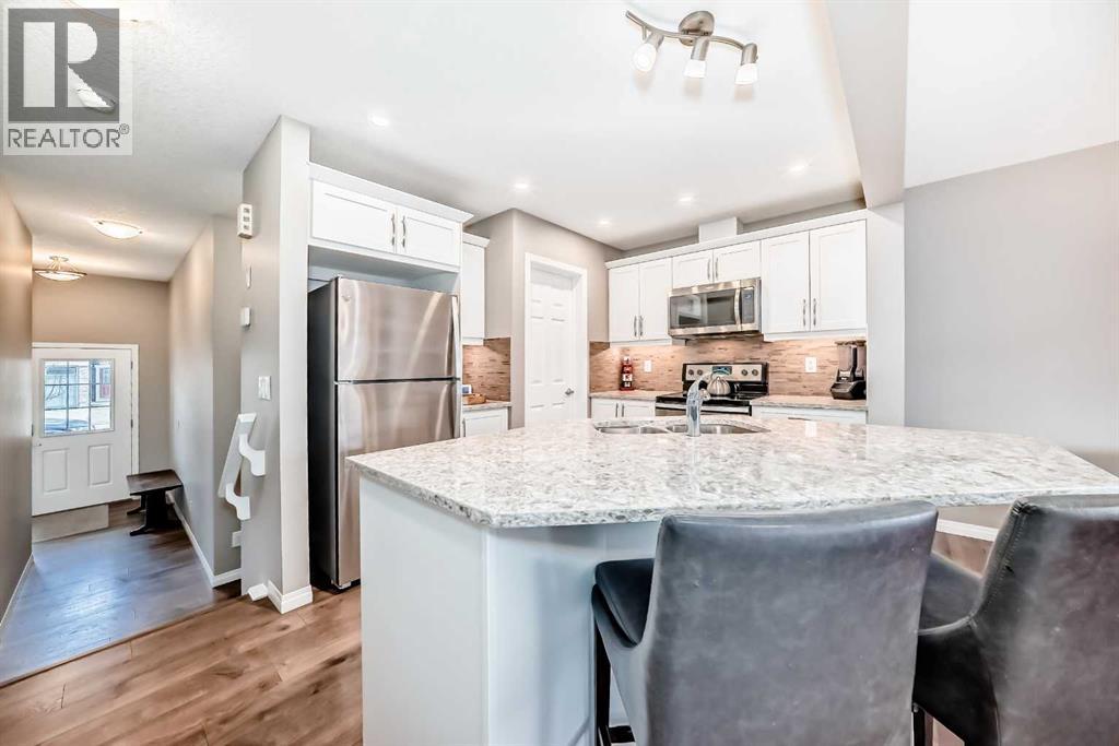 82 Hillcrest Square SW, Airdrie, Alberta  T4B 4H9 - Photo 4 - A2285277