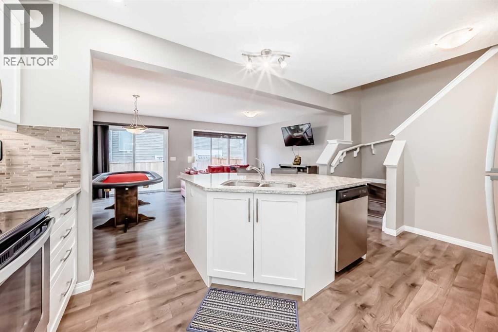 82 Hillcrest Square SW, Airdrie, Alberta  T4B 4H9 - Photo 6 - A2285277