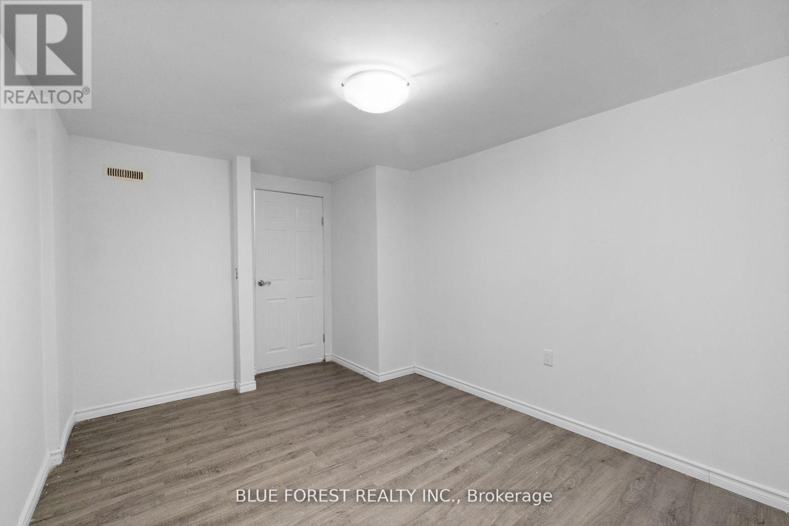 Photo 11 of 17 for 15 - 696 Wonderland Road S