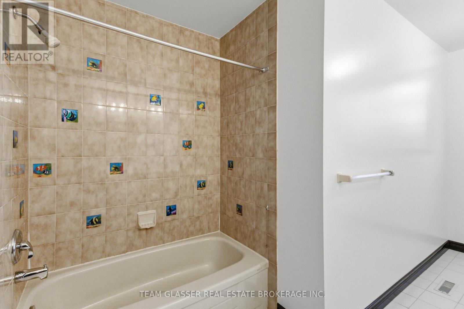 86 Blackburn Crescent, Middlesex Centre, Ontario  N0L 1R0 - Photo 33 - X12910358