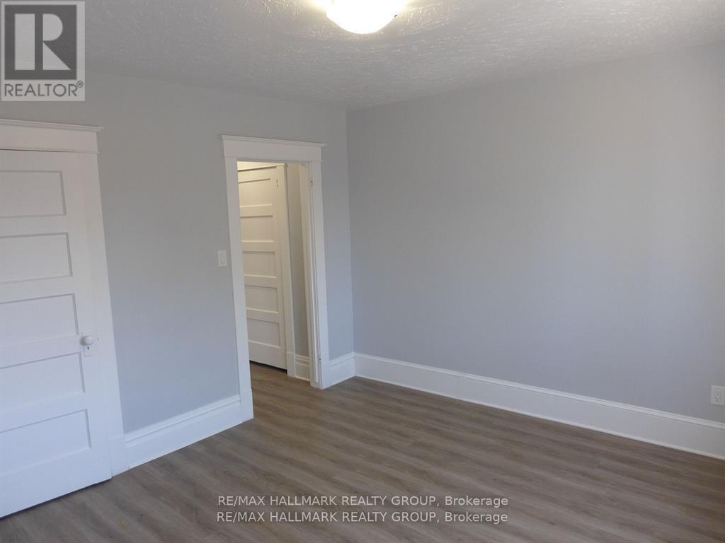 A - 15 Marier Avenue, Ottawa, Ontario  K1L 5S6 - Photo 11 - X12910132