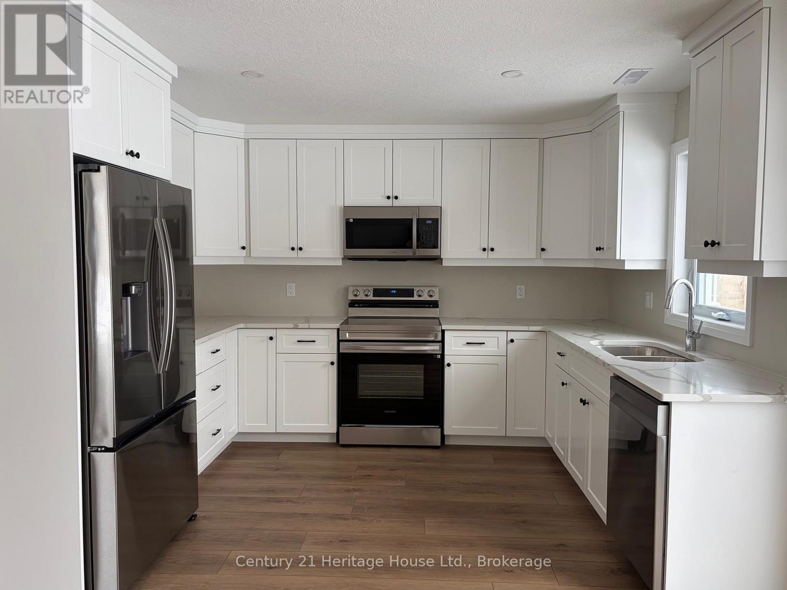 4 - 229 Bruce Street S, West Grey, Ontario  N0G 1R0 - Photo 7 - X12468225