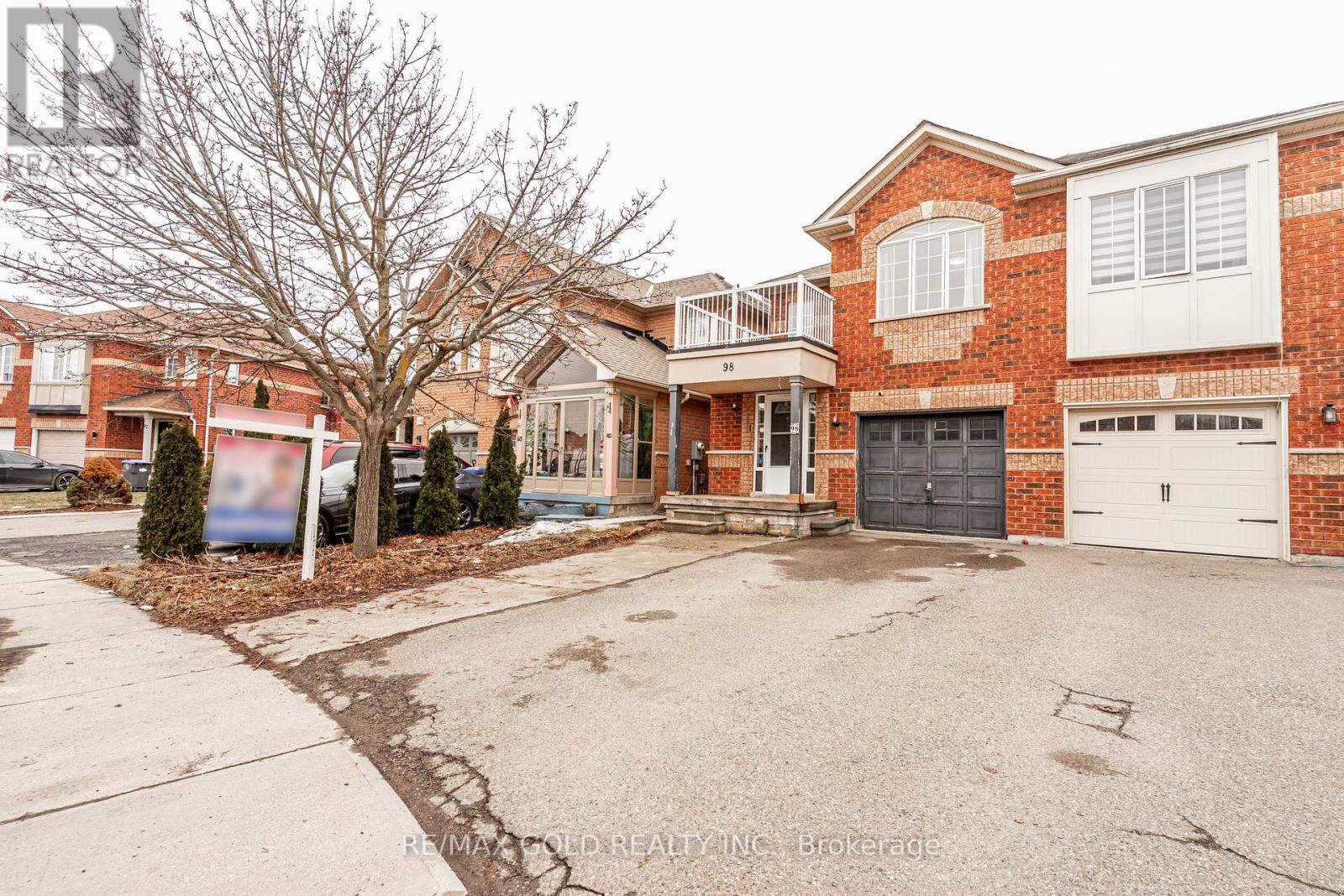 98 Winners Circle, Brampton, Ontario  L7A 1W2 - Photo 3 - W12908800