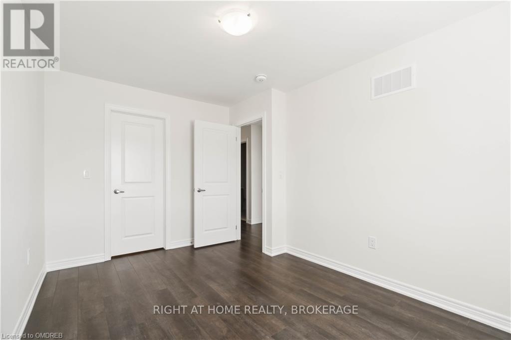 8 - 40 Zinfandel Drive, Hamilton (Fruitland), Ontario  L8E 0L1 - Photo 2 - X12910112