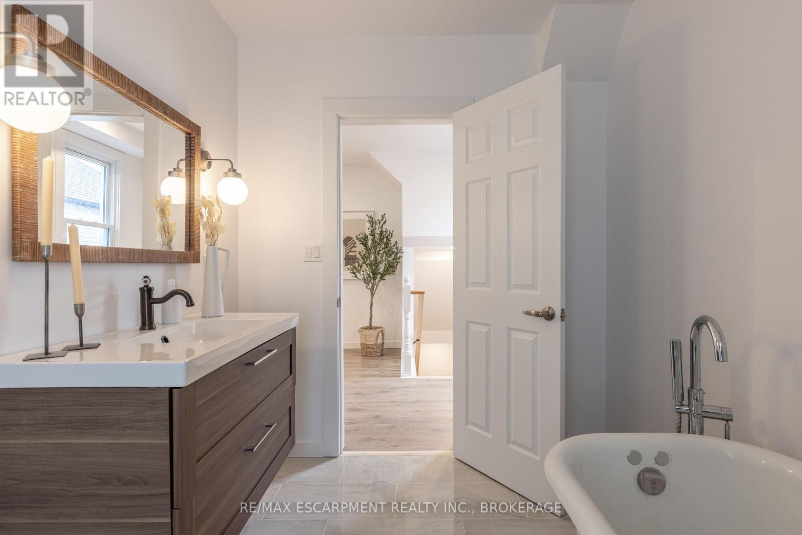 50 Fifth Street, Welland (Lincoln/crowland), Ontario  L3B 4Z5 - Photo 12 - X12910200