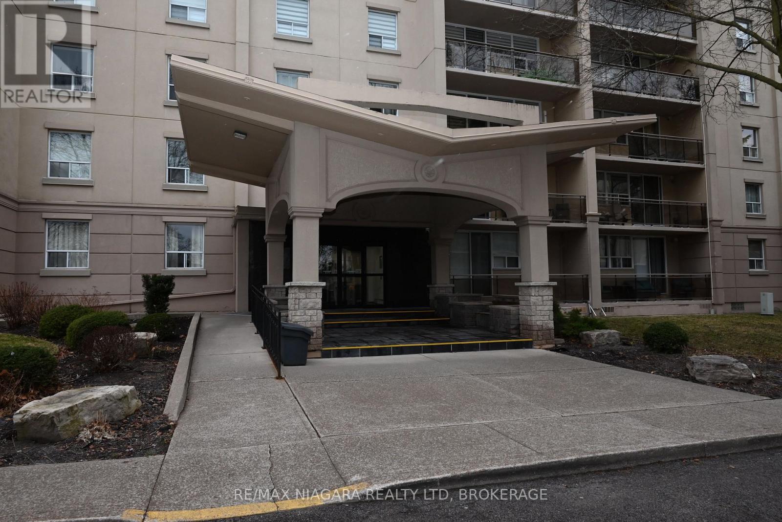 307 - 6400 Huggins Street, Niagara Falls (Stamford), Ontario  L2J 3G5 - Photo 1 - X12910326