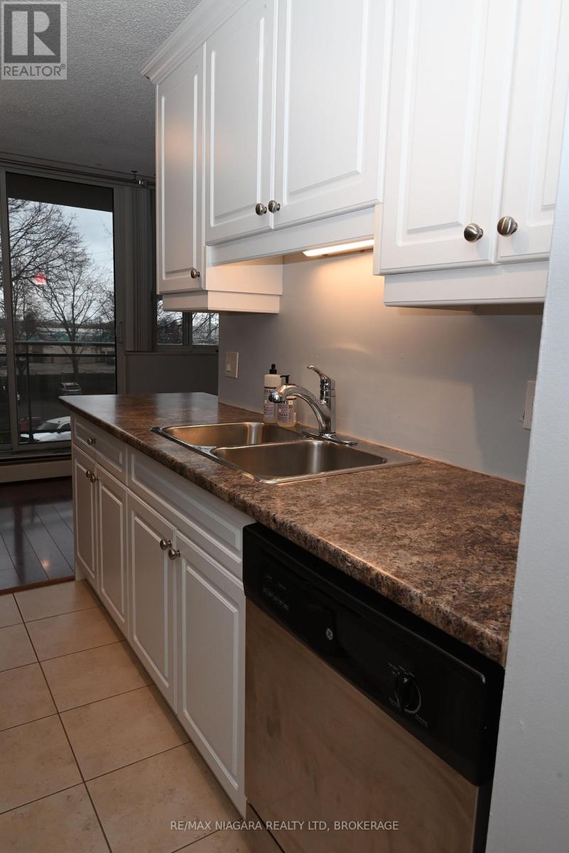 307 - 6400 Huggins Street, Niagara Falls (Stamford), Ontario  L2J 3G5 - Photo 5 - X12910326