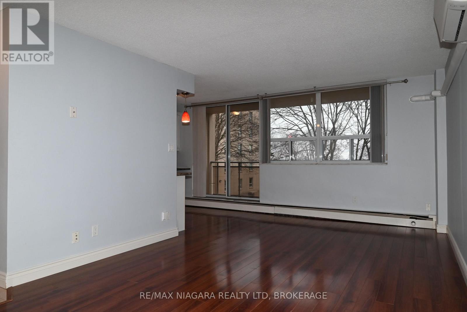 307 - 6400 Huggins Street, Niagara Falls (Stamford), Ontario  L2J 3G5 - Photo 7 - X12910326