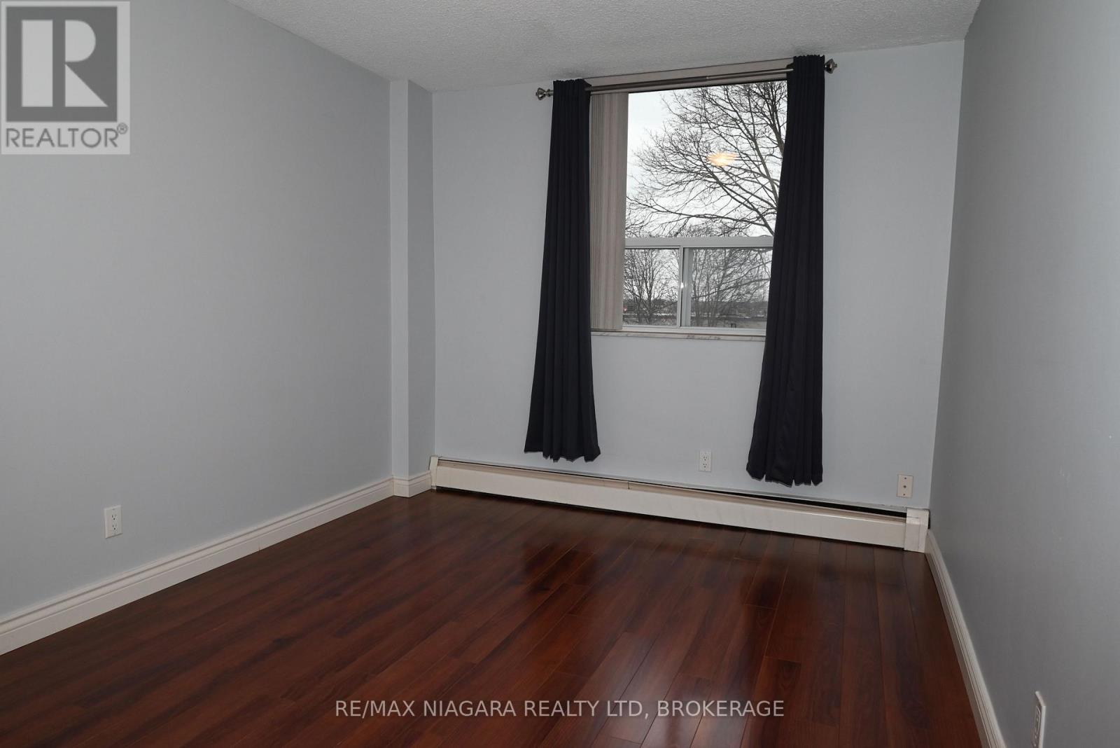 307 - 6400 Huggins Street, Niagara Falls (Stamford), Ontario  L2J 3G5 - Photo 9 - X12910326