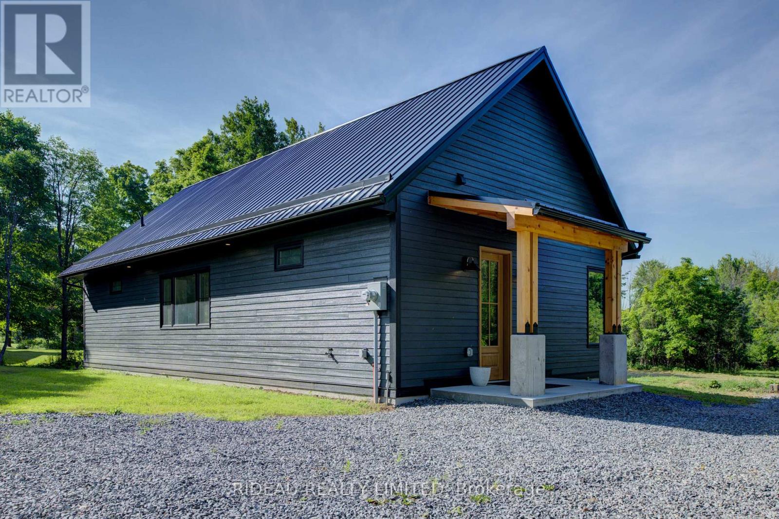 25 CARLETON STREET, Rideau Lakes, Ontario