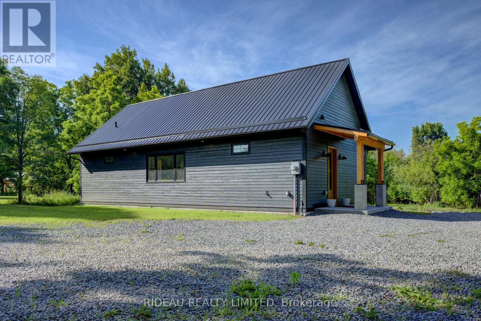 25 Carleton Street, Rideau Lakes, Ontario  K0G 1P0 - Photo 3 - X12910330