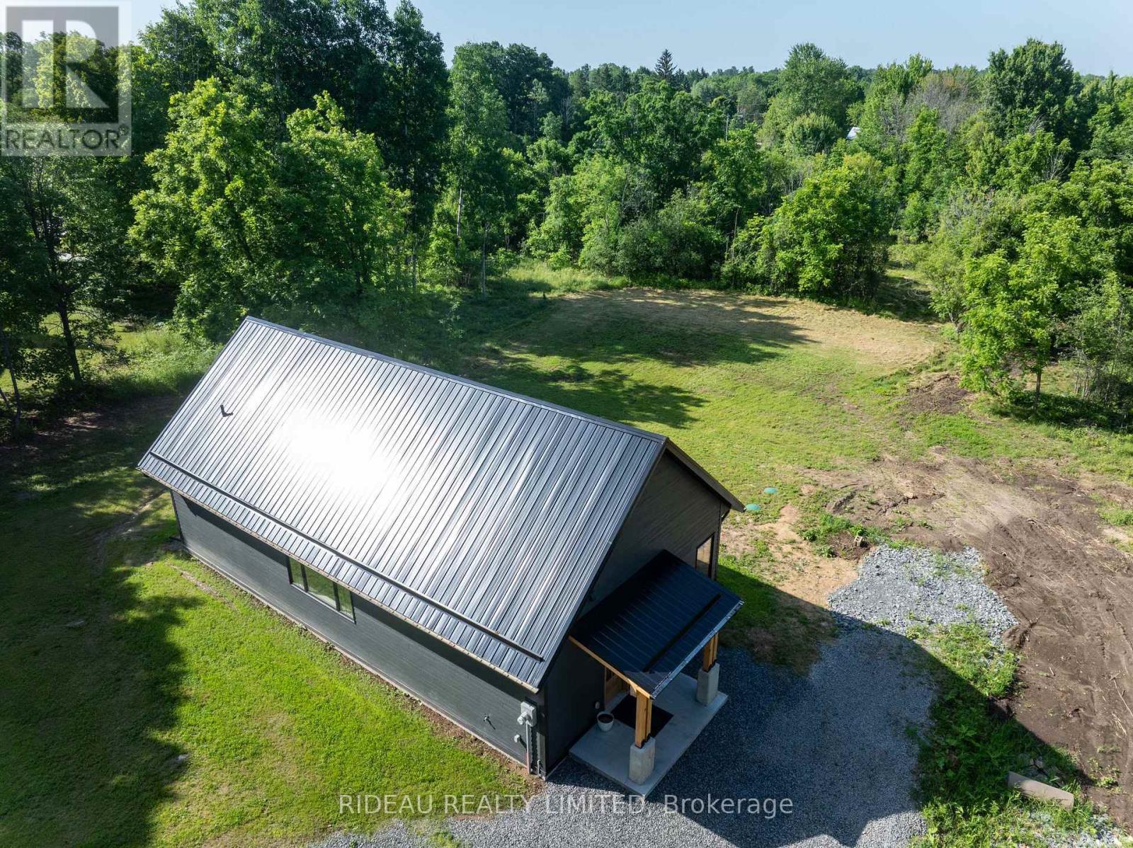 25 Carleton Street, Rideau Lakes, Ontario  K0G 1P0 - Photo 7 - X12910330