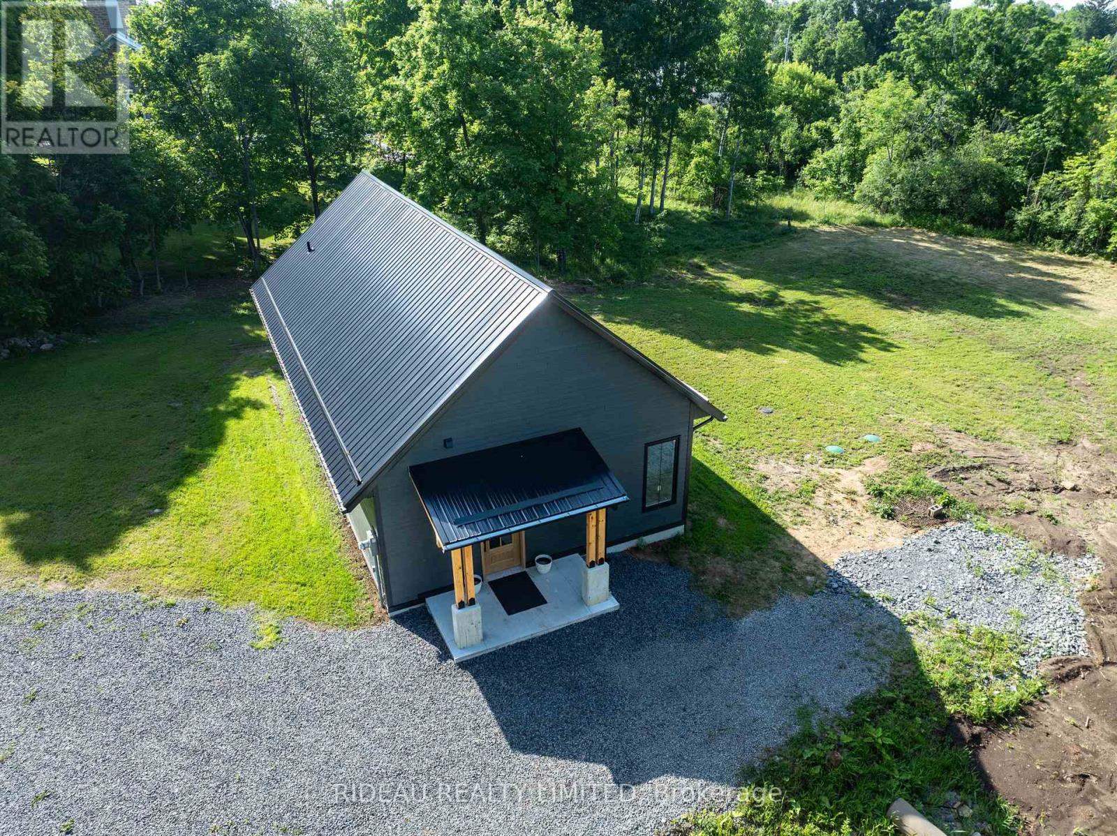 25 Carleton Street, Rideau Lakes, Ontario  K0G 1P0 - Photo 8 - X12910330