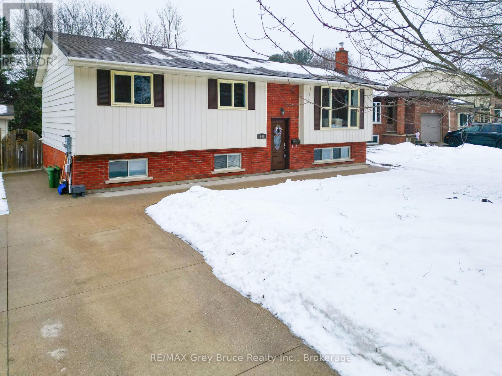 201 6th Avenue W, Owen Sound, Ontario  N4K 6J2 - Photo 4 - X12910102