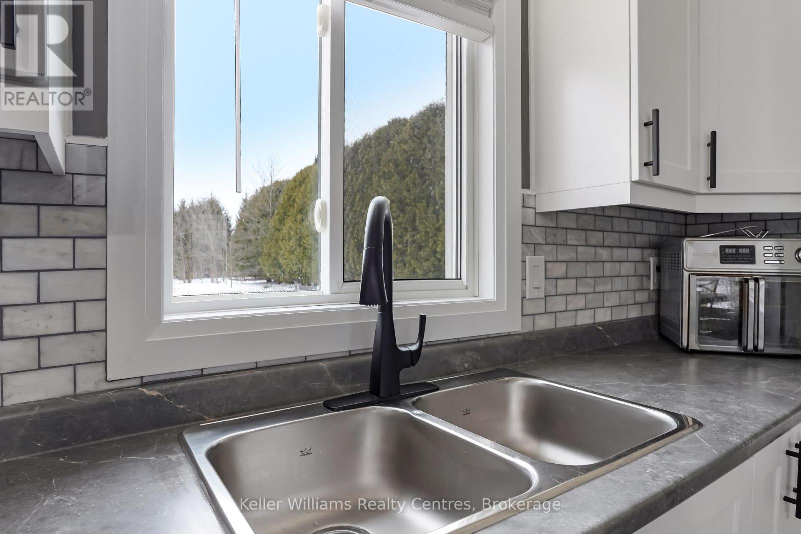 371 First Street, Georgian Bluffs, Ontario  N0H 2K0 - Photo 8 - X12910162