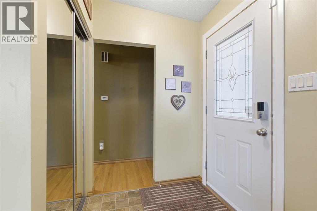 623 104 Avenue Sw, Calgary, Alberta  T2W 0A4 - Photo 3 - A2293626